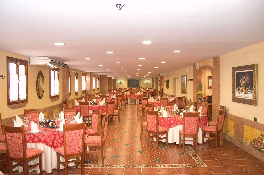 Oyo Hostal El Paisano Utrera Exterior foto